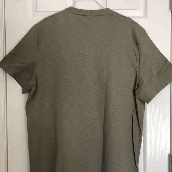 Men’s XL DKNY T-shirt. NWT - Picture 3 of 5